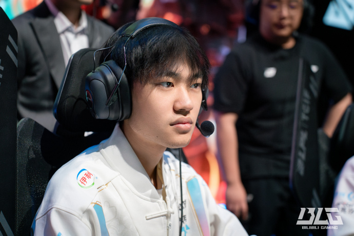 禁区弧顶获 禁区弧顶获